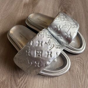Louis Vuitton Monogram Silver Platform Pillow Slides Sandals Adjustable Size 8.5